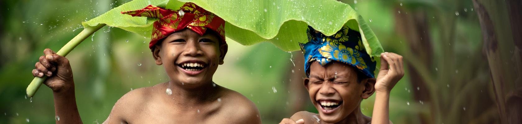 Spelende kinderen in Sumatra