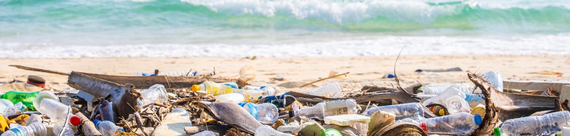 Plastic op strand