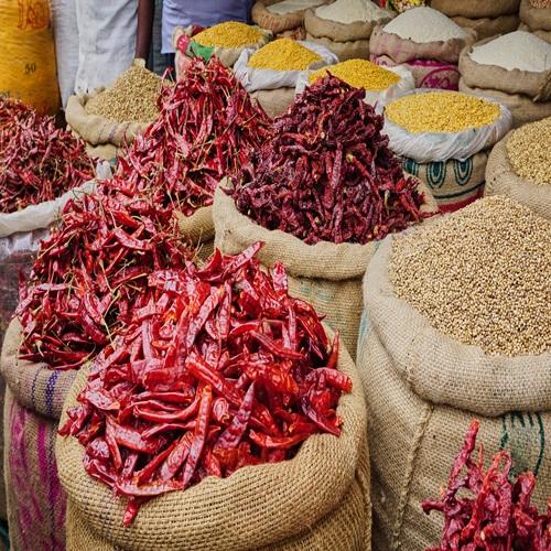 Specerijen op de markt in Delhi