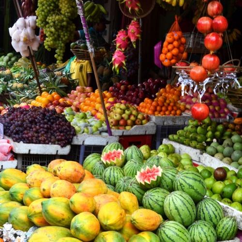 Fruitkraam langs de weg