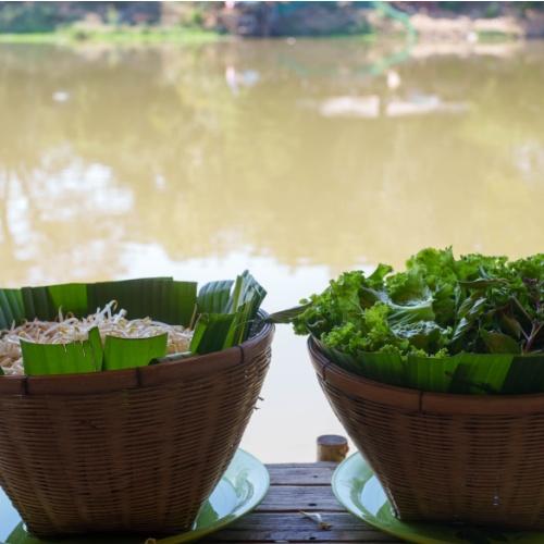 Thaise lunch aan de Ping Rivier 
