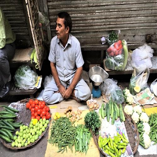 Lokale bewoner op de markt in Delhi