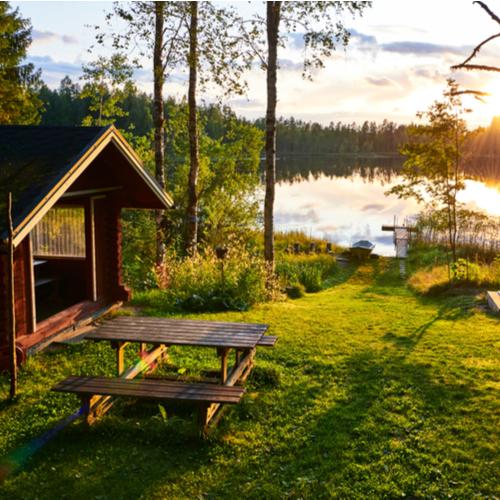 Finland huisje bij meer