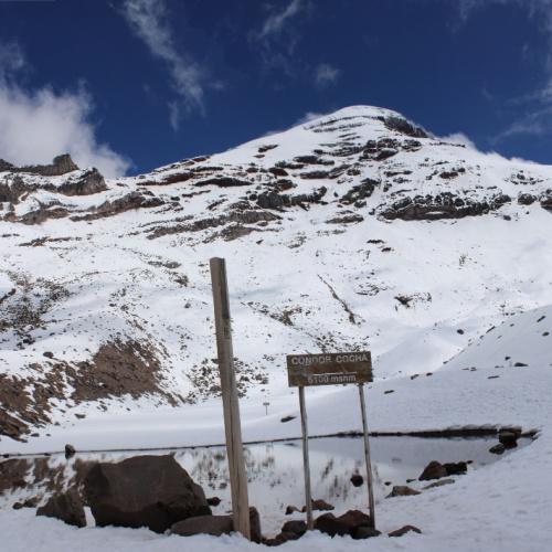 Meertje tussen de eerste en tweede berghut op de Chimborazo