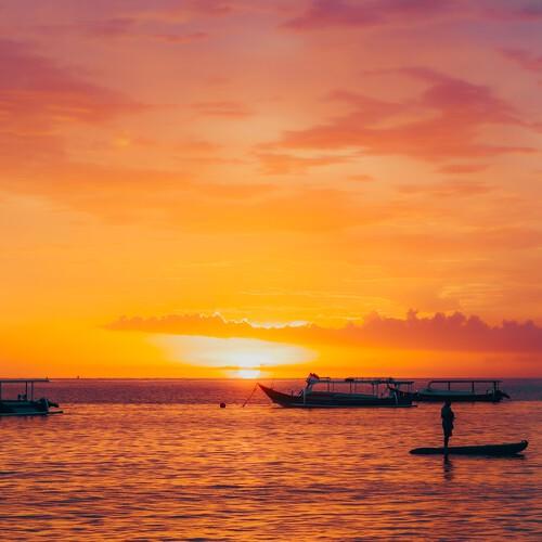 Zonsondergang Lombok met vissersboten