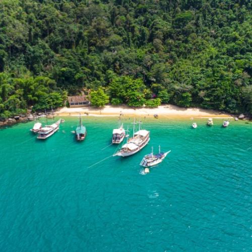 Een strand in de omgeving van Paraty