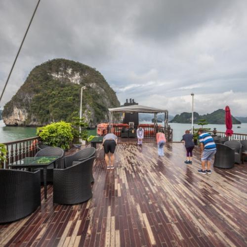 Halong Bay, Tai Chi les