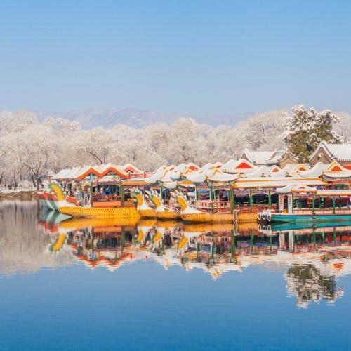 Omgeving van het Zomerpaleis, Kunming Lake in de winter, Beijing China