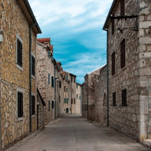 Prvic Luka, oude straten