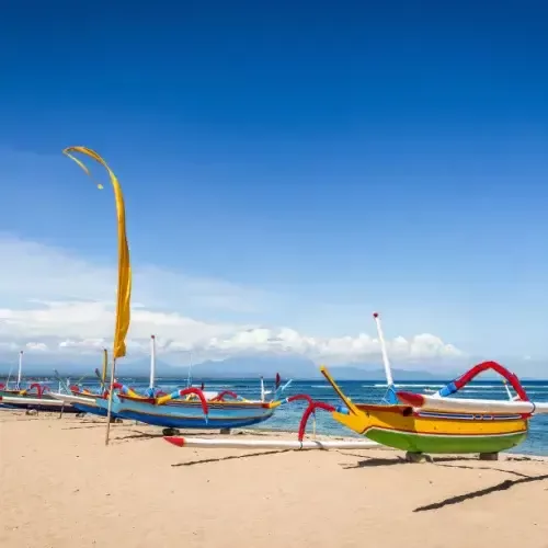 Bootjes op het strand van Sanur