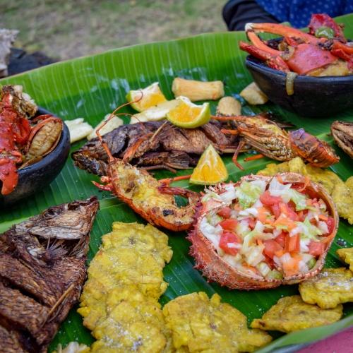 Smullen van zeevruchten in Panama