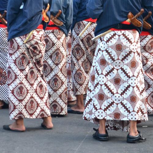 Traditioneel kostuum van de paleisbedienden, Jogjakarta
