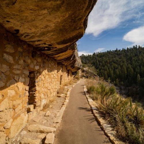 Rotswoningen in Walnut Canyon