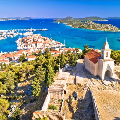 Uitzicht op de haven van Vodice
