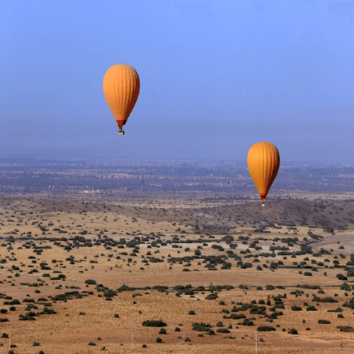 Ballonvaart bij zonsondergang