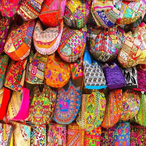Gekleurde tassen, Delhi