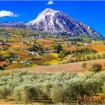 Groen landschap en berg bij Benevento