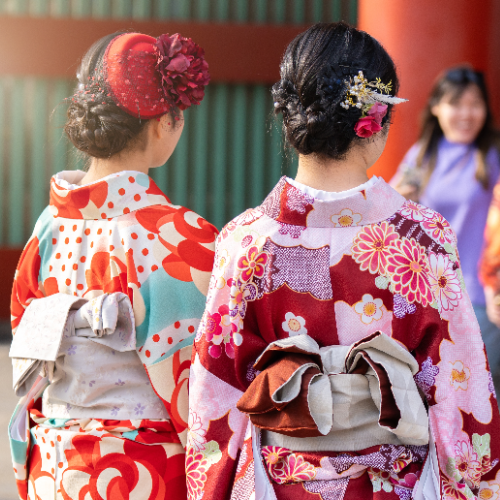 Twee vrouwen in een kimono
