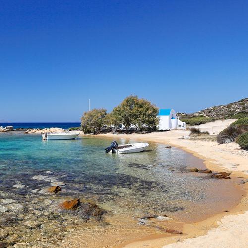 Het kleine eiland Antiparos