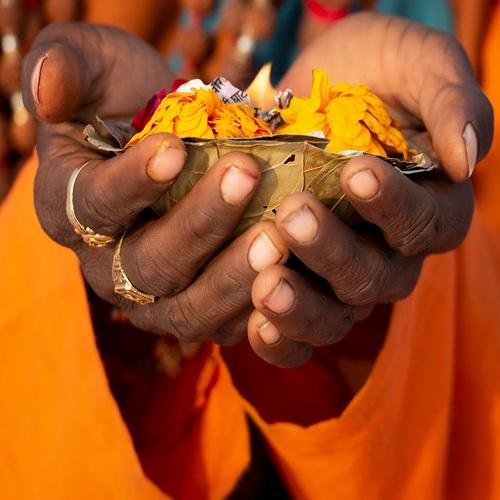 Offer van Sadhu's hand