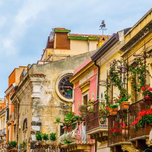 Gezellige straten van Taormina
