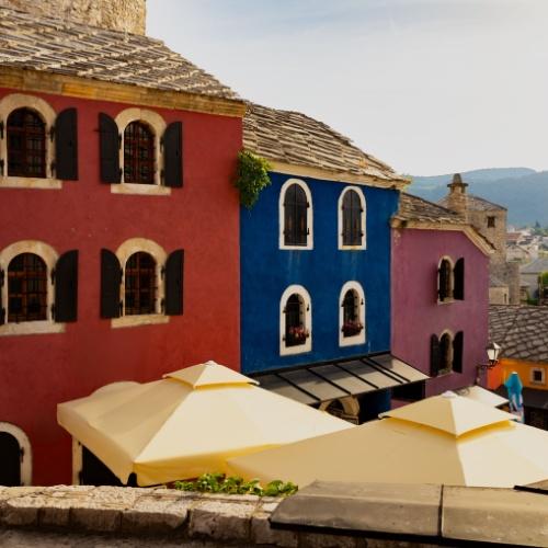 Kleurrijke huizen in Mostar