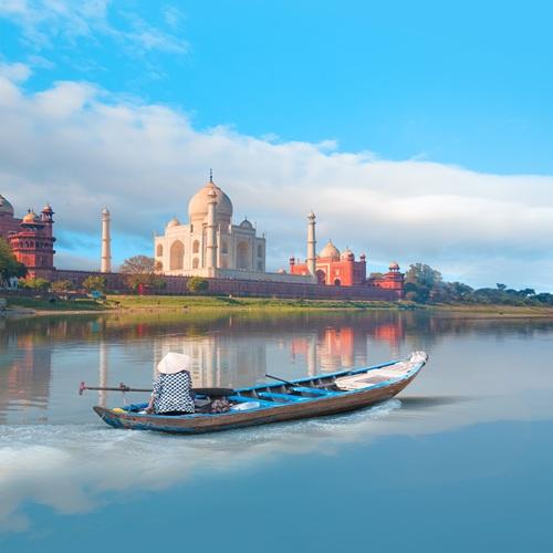 Bootje op Yamuna rivier