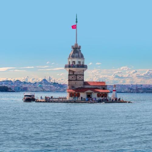 Uitzicht op de Maidentoren vanaf de Bosphorus, Istanbul