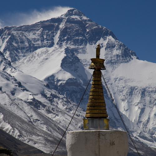 Rongbuk klooster met Mount Everest op de achtergrond, Tibet