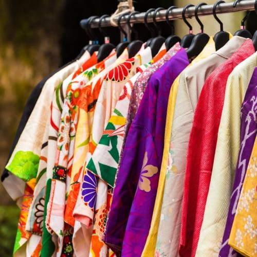 Kimono's op de ochtendmarkt