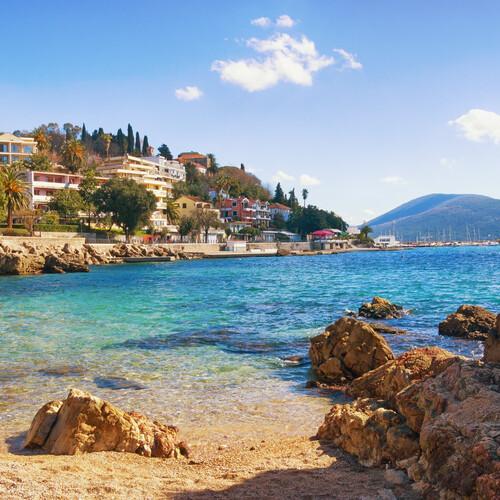 Strand nabij Herceg Novi, Baai van Kotor, Montenegro
