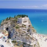 Het Heiligdom Santa Maria dell’Isola in Tropea