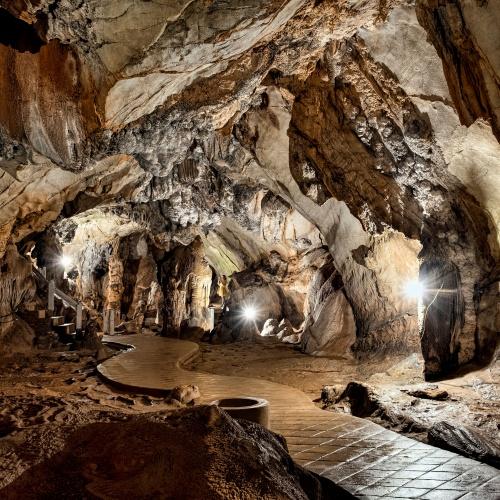 Vang Vieng, Tham Chang