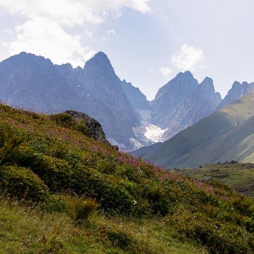 Uitzicht vanaf Chaukhebi berg