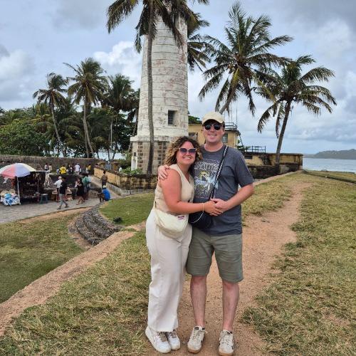 NRV reizigers bij fort in Galle