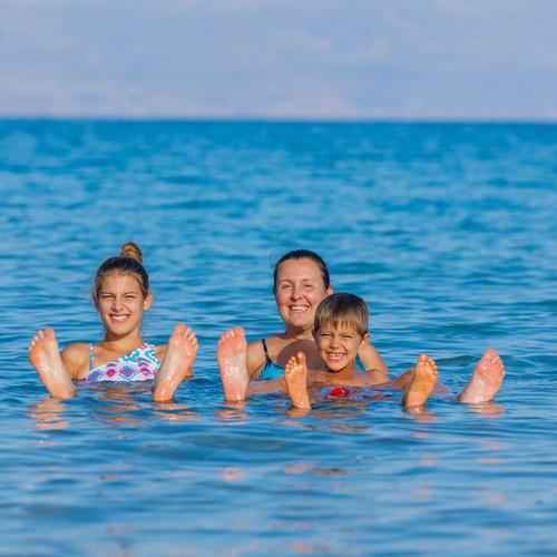 Drijven in de dode zee
