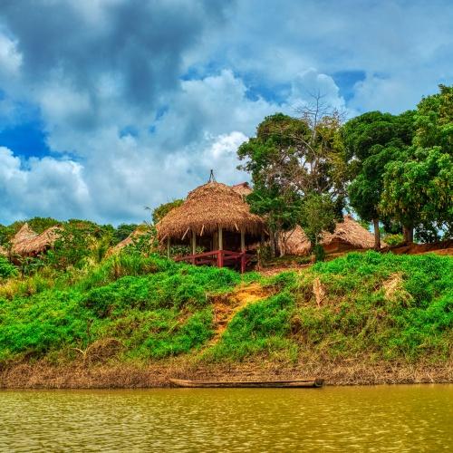 Emberá dorpje aan de rivier de Chagres