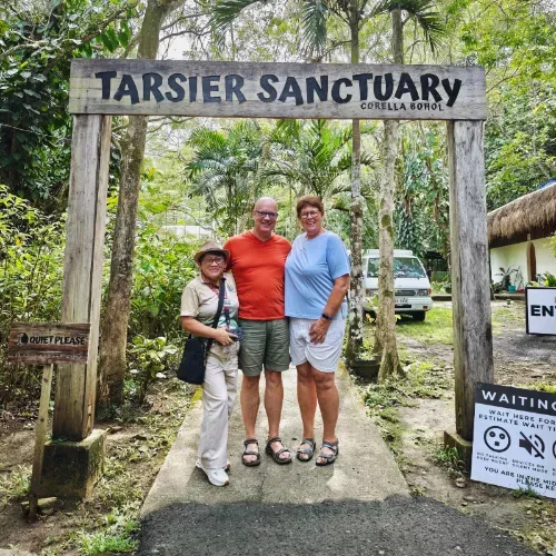 NRV reizigers bij Tarsier Sanctuary