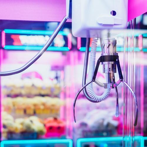 Een van de talloze speelautomatenhallen in Akihabara