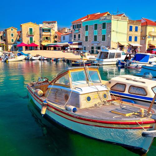Boten in de haven van Vodice