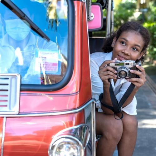 Meisje in tuk-tuk