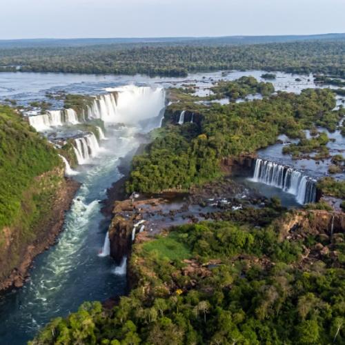 Luchtfoto van de Iguazú-watervallen