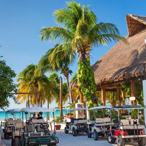 Golfkarretjes op Holbox