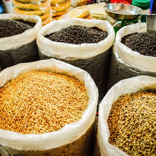 Kampot, kruiden op de markt