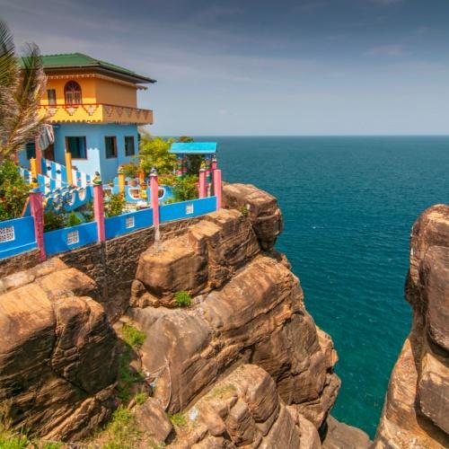 Swami Rock aan de kust van Trincomalee 