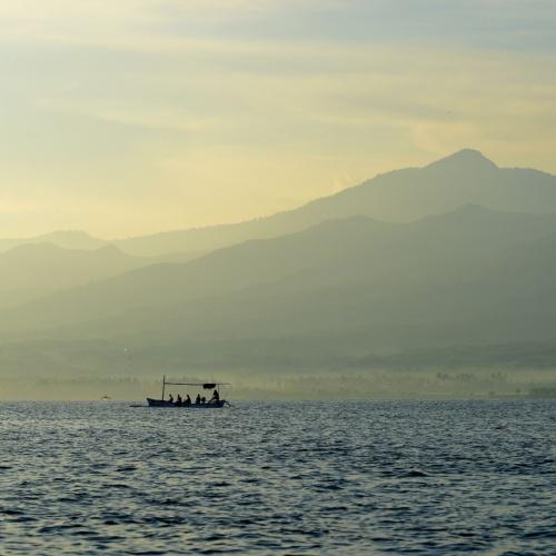 Lovina zee bij zonsopgang, Bali