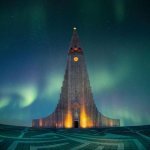 Hallgrímskirkja-kerk met het Noorderlicht