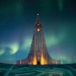 Hallgrímskirkja-kerk met het Noorderlicht