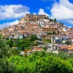Cosenza Vecchia gelegen op de berg