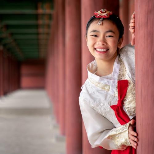 Koreaanse dame in hanbok klederdracht